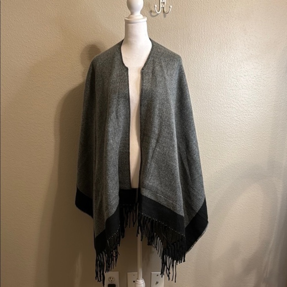 Elegant Gray Cape with Fringe